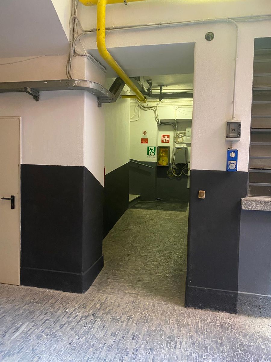 Dopo: pareti e plafone ripristinati, Piazza Risorgimento, Milano