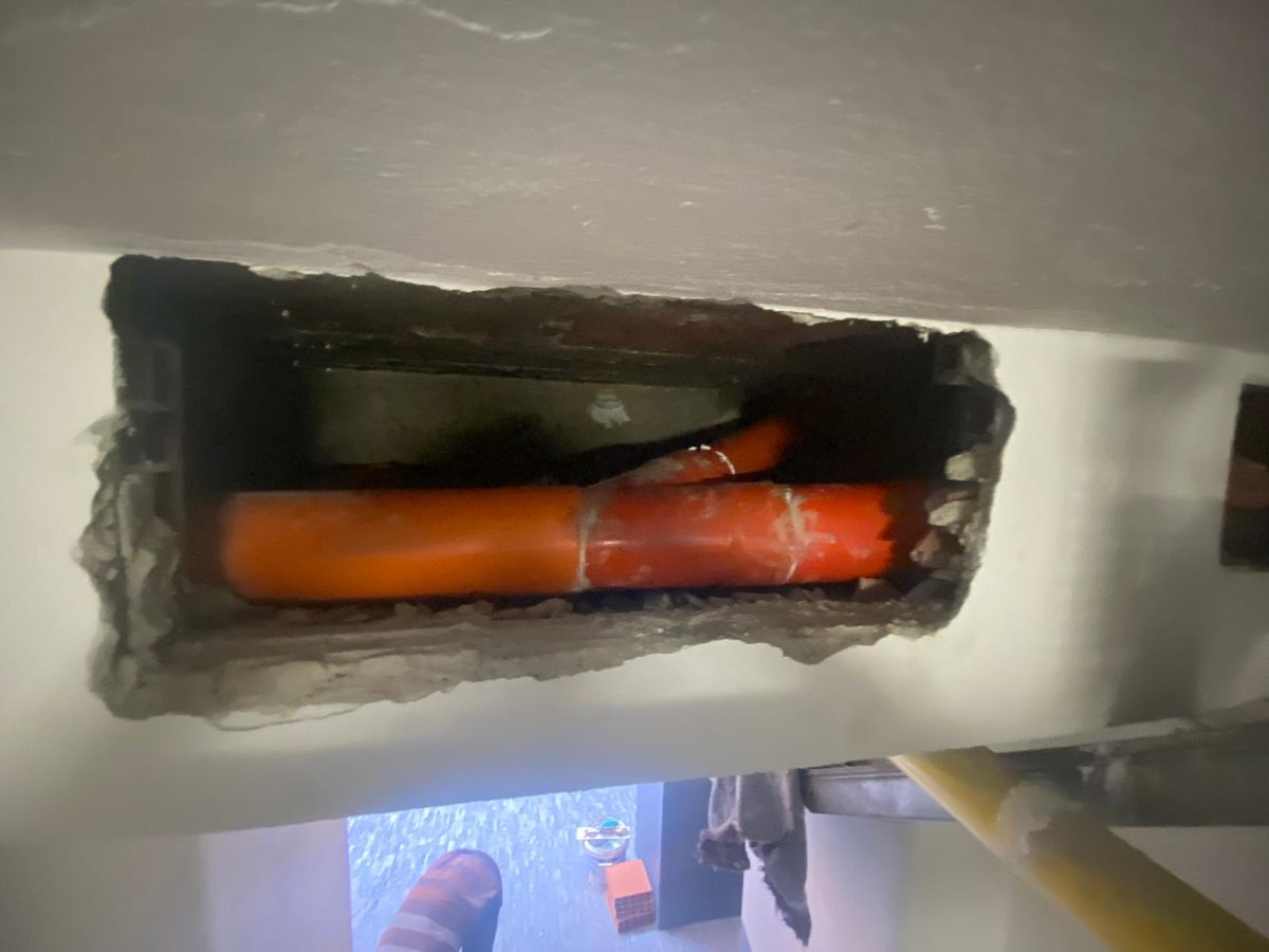 Il nuovo tratto di tubazione in PVC posato nel cassonetto